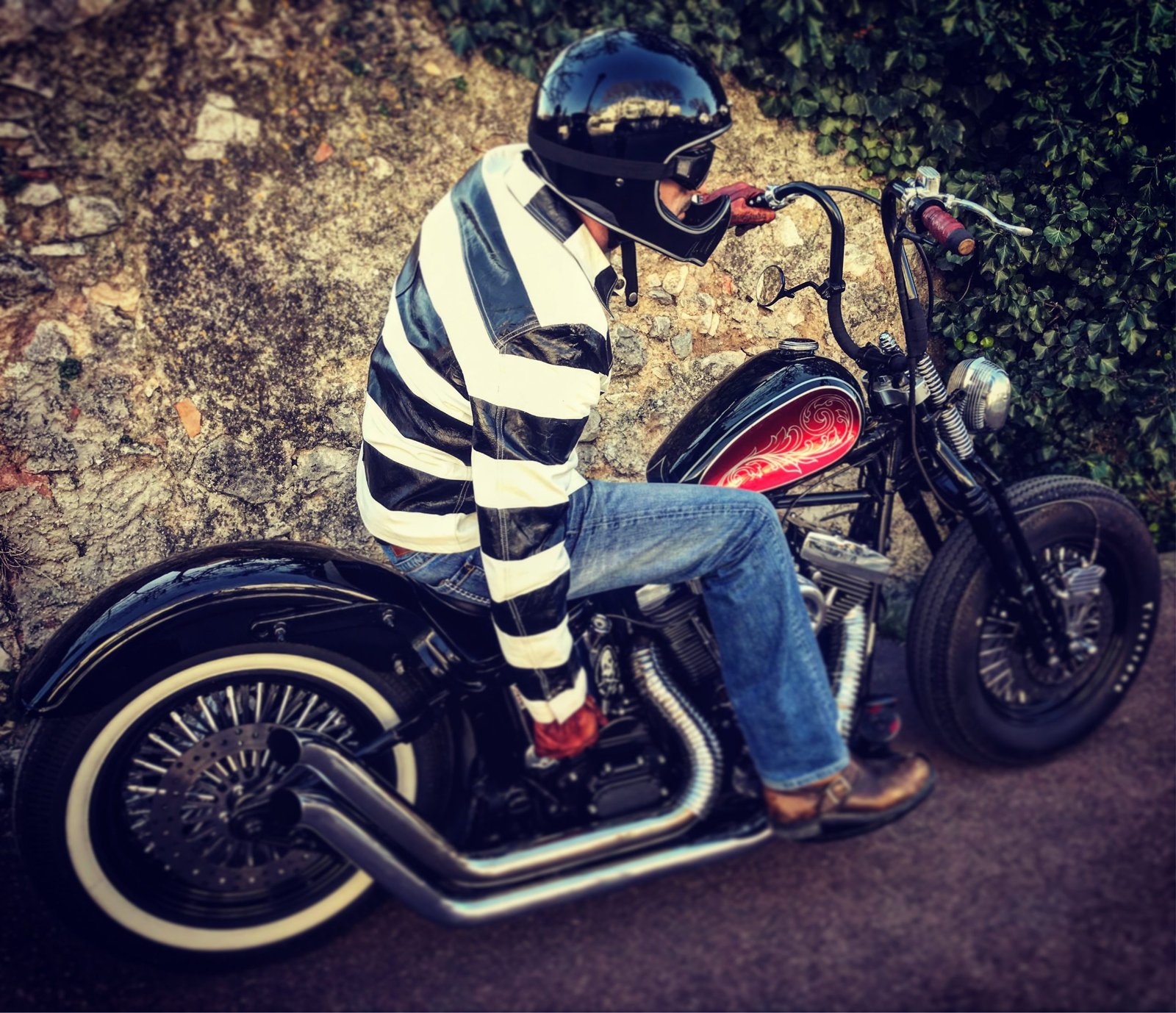 L&rsquo;univers cuir et moto HOLD FAST