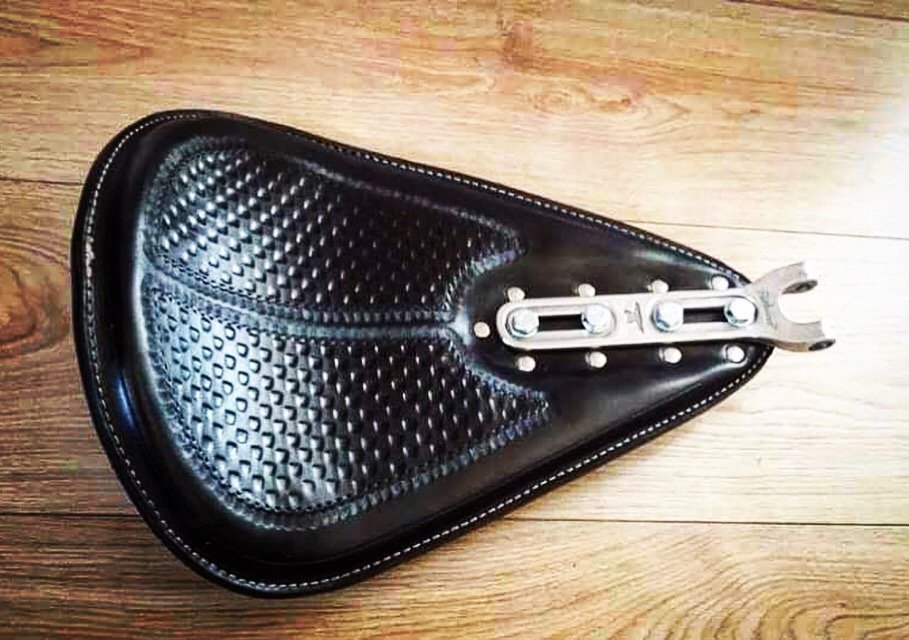 selle-cuir-harley.jpg