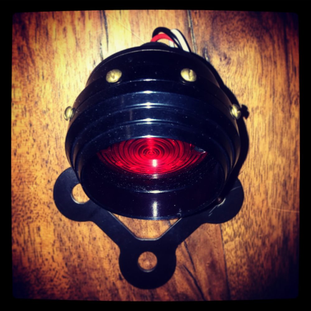 feu-stop-led-iron-e1554240234428.jpg