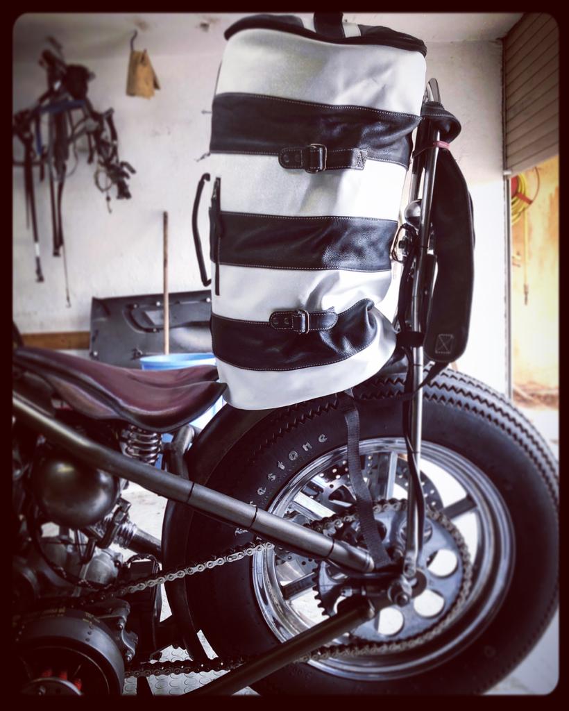 Sac-moto-Sissi-bar-cuir-pleine-fleur-CAYENNE-1946-HOLDFAST-13.jpg