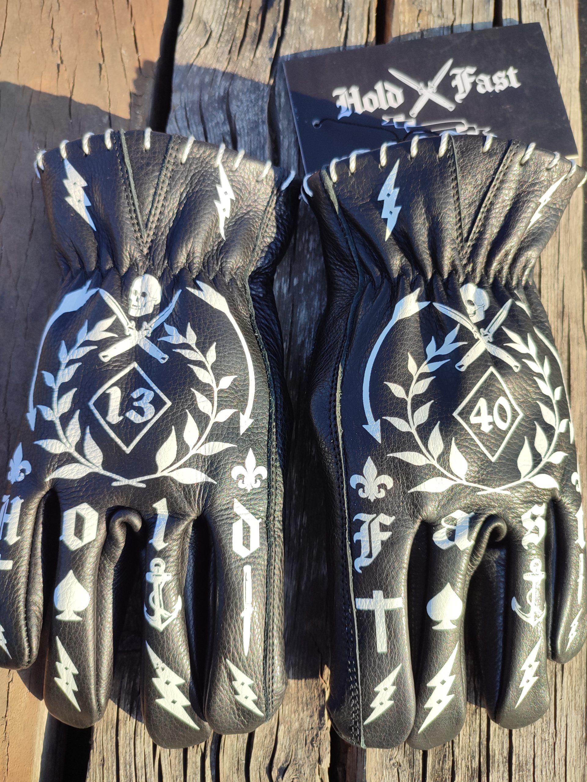 glooves-biker-tatoo-leather-holdfast-vintage-harley glooves-biker-tatoo-leather-holdfast-vintage-bobers