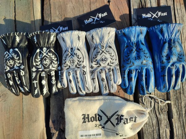 glooves-biker-tatoo-cuir-blanc-noir-bleus-holdfast-vintage-tatoués-tous