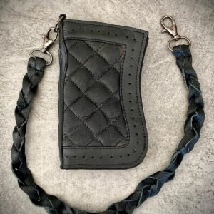 Face avant du portefeuille cuir matelassé Hold Fast avec sa lanière tressée